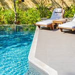 4 Metode Menghangatkan Kolam Renang